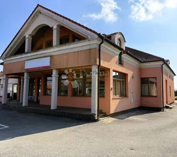 Prostrana poslovna zgrada - idealna za restoran, trgovinu i događanja - Sivica, Podturen