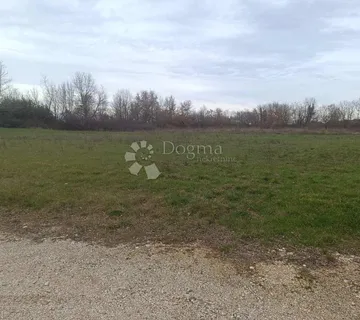 PRILIKA!!ZEMLJIŠTE ZA STAMBENU ZGRADU -Marčana