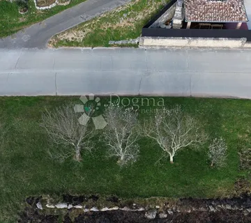 Građevinsko zemljište sa građevinskom dozvolom i plaćenim komunalijama Šušnjevica - 529 m2 - Šušnjevica, Kršan