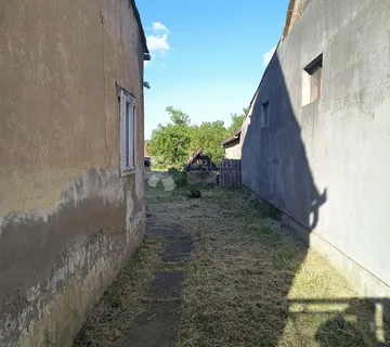 KUĆA ZA RUŠENJE- BISTRINCI - cover