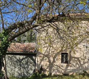 Kamena kuća za uređenje po želji - Rakalj, Marčana