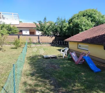 GAJANA: Savršen dom za male obitelji, 66m kuća s 524m okućnice - Gajana, Vodnjan