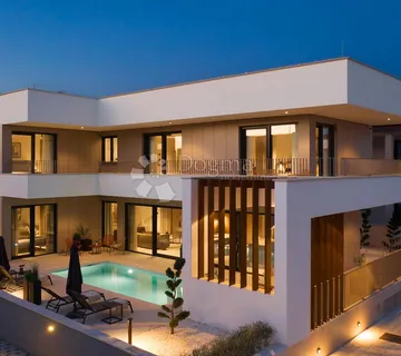 FAŽANA - Luksuzna, vrhunski opremljena villa, 50 m od mora