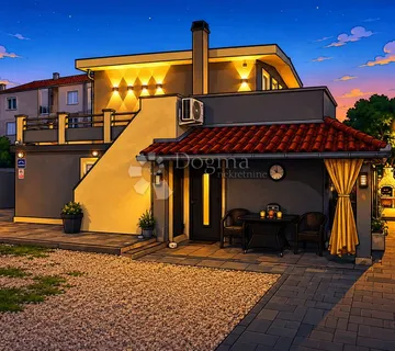 Kuća Prvi Red Do Mora Potencijal Turizam Ili Restoran - Nin