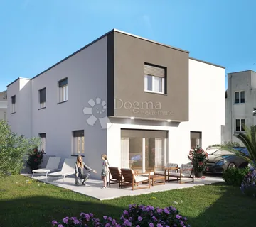 VODICE - moderan dvoetažni stan s vrtom