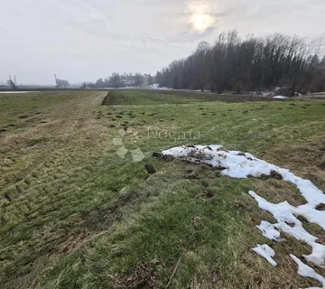 Zemljište 3.766m² u Luki nadomak glavne ceste prema Kupljenovom - Luka