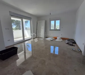 Dvosobni apartman u novogradnji na top lokaciji u Barbatu - cover