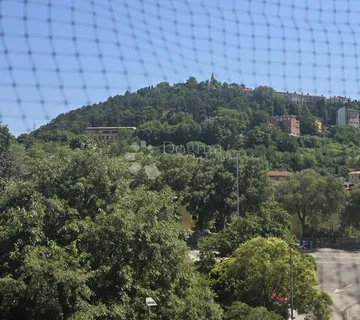 LABIN,stan u centru sa drvarnicom 6 m2 i spremištem 15m2od