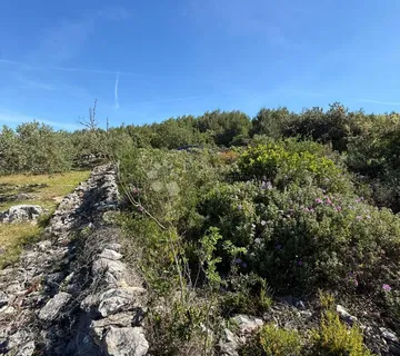 POLJOPRIVREDNO ZEMLJIŠTE GROHOTE ŠOLTA - cover