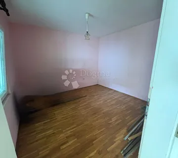 Kuća s velikim potencijalom u srcu Retfale - Osijek