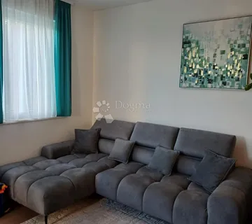 Rijeka, Srdoči, moderan 2S+DB stan s vrtom i parkirnim mjestom