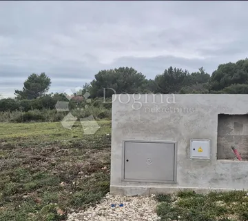 Građevinsko zemljište sa pravomoćnom Građevinskom dozvolom - Pula