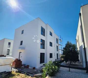 Veličanstvena novogradnja s pogledom na more i s terasom od 72 m2! - Pag