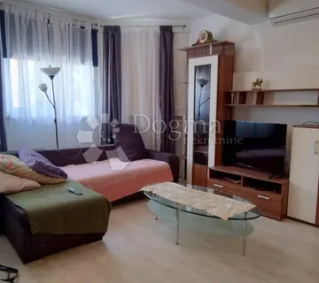 Malinska - Apartmanska Kuća Na Odličnoj Lokaciji - Malinska, Malinska-Dubašnica