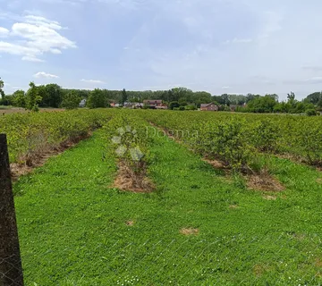 Građevinska parcela uz glavnu ulicu - Paruževina, Zagreb