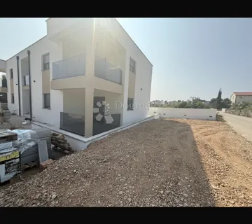 Dupleks vila u neposrednoj blizini mora i obale - Vir