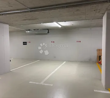 Garaža u centru Opatije - 2 mijesta - Opatija