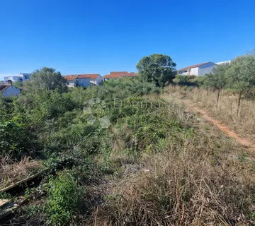 Bili Brig - Građ.zemljište 1427 m2 - pogodno za 3 stamb.jedinice - Zadar