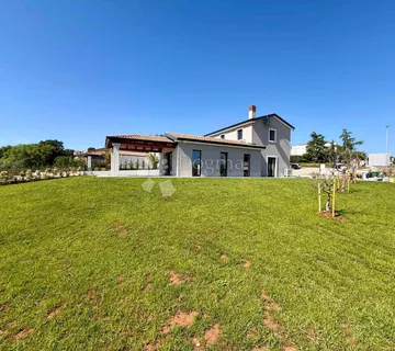 Nova moderna kuća u Kašteliru – bazen, pogled na more, velika okućnica - cover