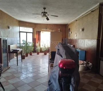 ZMAJEVAC - U SAMOM CENTRU POSLOVNO STAMBENA ZGRADA - cover