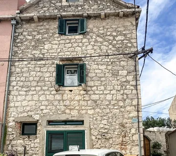 Renovirana kamena kuća u srcu Primoštena, 150 m2
