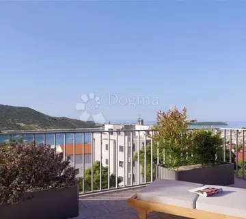 PRIMOŠTEN - vrhunski dvoetažni stan 83,13 m2 + parkirno mjesto