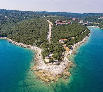 Zemljište s legaliziranim temeljem (52 m2)! - Pavićini, Marčana