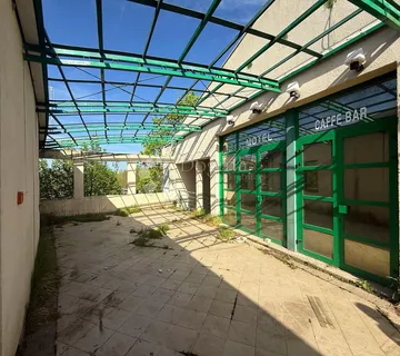 PRODAJE SE MOTEL S POSLOVNIM PROSTOROM - cover