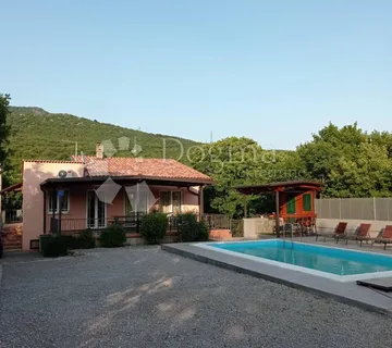 HRELJIN SAMOSTOJEĆA KUĆA SA DVA STANA - cover