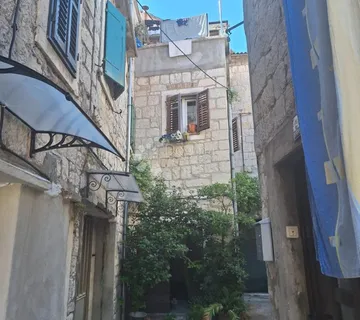 Kaštel Novi prodaja kuća dvokatnica - cover