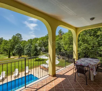 Kuća s tri apartmana (14 osoba) - Labin