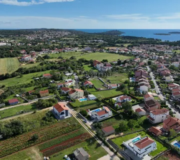 IDEALNO GRAĐ. ZEMLJIŠTE 830 M2 - Fažana okolica - Valbandon, Fažana