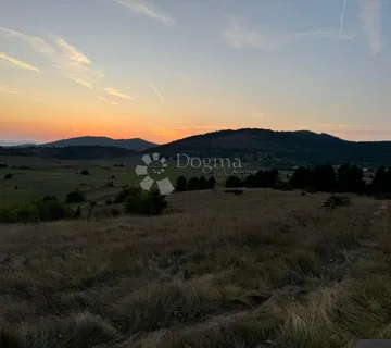Građevinsko zemljište 7624 m2 SAVRŠENA LOKACIJA - Popovača Pazariška, Gospić