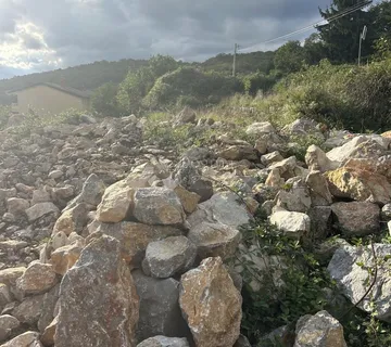 KASTAV GRAĐEVINSKI TEREN 800m2 PRODAJA