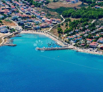 Vir - plaža, 4 apartmana, + zemljište uključeno u cijenu