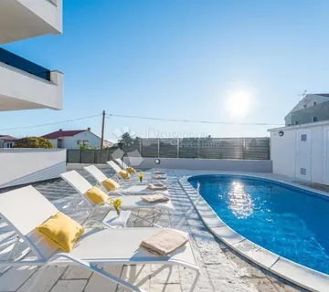 INVESTICIJSKA PRILIKA !! 6 APARTMANA 4★ s bazenom - Novalja