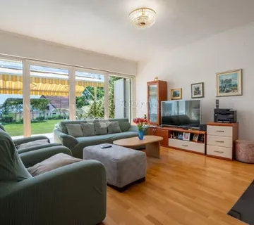 Srdoči-240m2 više parkirna mjesta,okućnice 931m2 - Rijeka