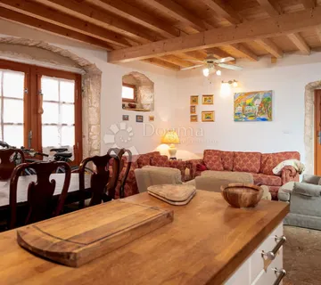 STARI GRAD, OTOK HVAR – Šarmantna kuća blizu centra