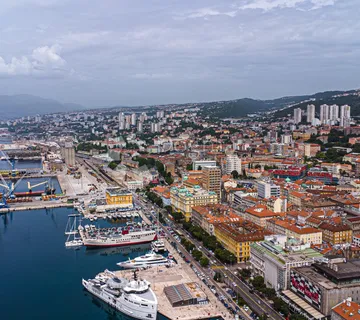 Centar 121m2 4skl prvi kat Porto Baroš na dlanu!! - Rijeka