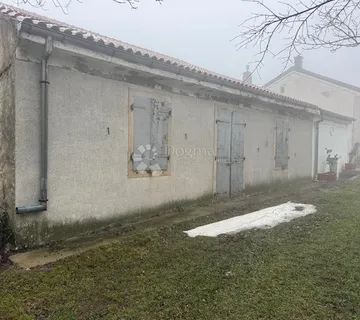 Kuća/starina sa prostranom okućnicom! - cover