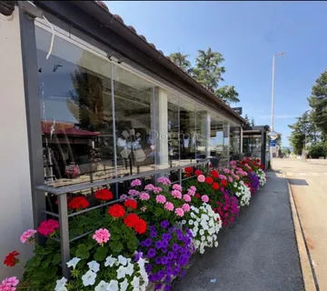 Atraktivan poslovni prostor Poreč