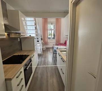STAN 28m² S GALERIJOM - LOVRAN