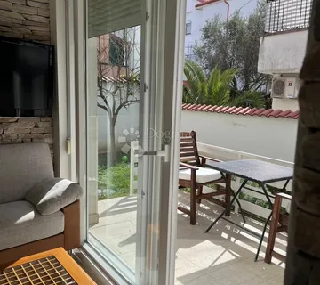 Zadar,Diklo- Stan u prizemlju s vrtom - cover