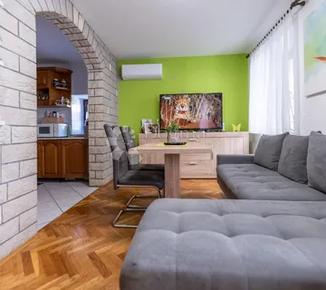 Samostojeća kuća u centru Buja - Buje