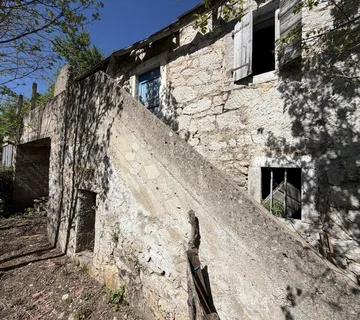 Stara kamena kuća za renovaciju u okolici Knina - cover
