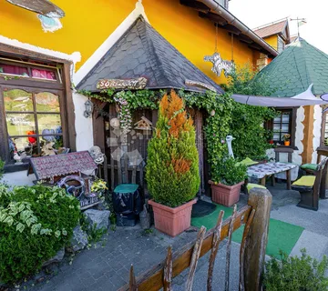 PRILIKA ZA INVESTICIJU: Uhodani obiteljski hotel s mini zoo vrtom u srcu Zagorja - Gredice, Klanjec