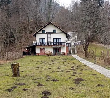 Samostojeća kuća u idiličnom okruženju - Grbajel, Delnice