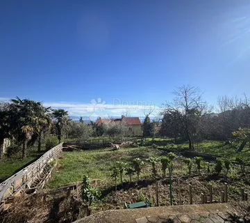 IKA, kuća s 1900 m2 okućnice - Ika, Opatija