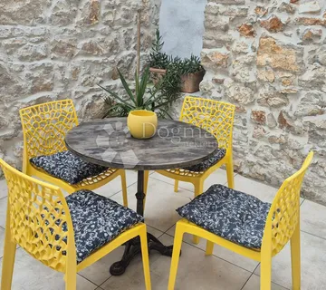 Stan blizu Ekonomskog fakulteta u Puli, površina 79,38 m2 sa uporabnom dozvolom - Pula