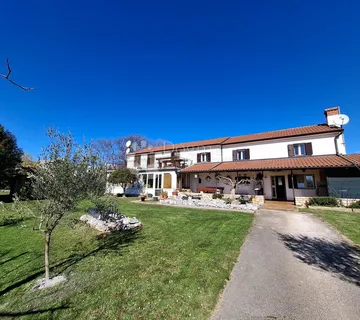 KARIGADOR - Kuća sa 3 stana 300m od mora - cover